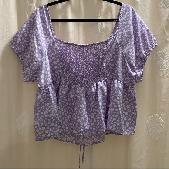 Lavender and White Ditsy Floral Print Cropped Blouse with Shirred Back NWOT - Picture 4 of 10